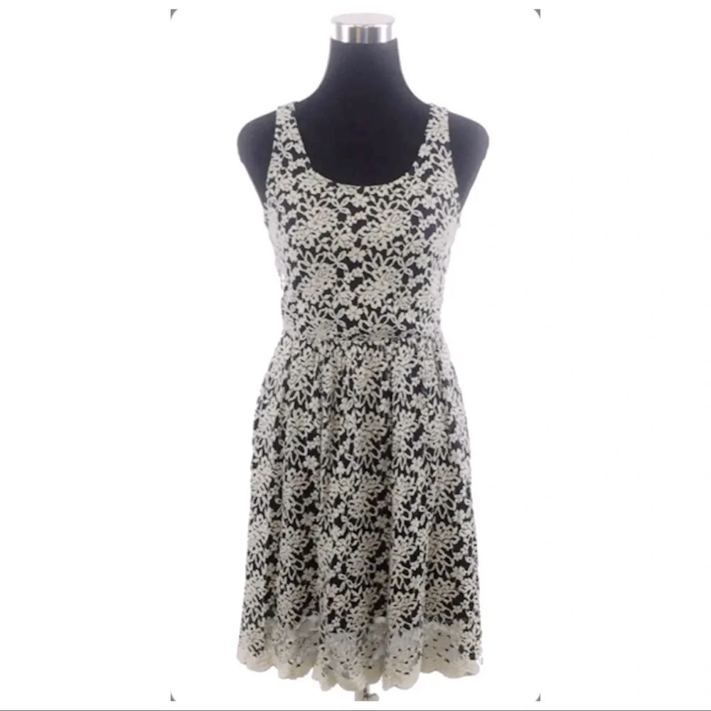 Floral Lace Sleeveless Scalloped Hem Dress - Picture 1 of 5